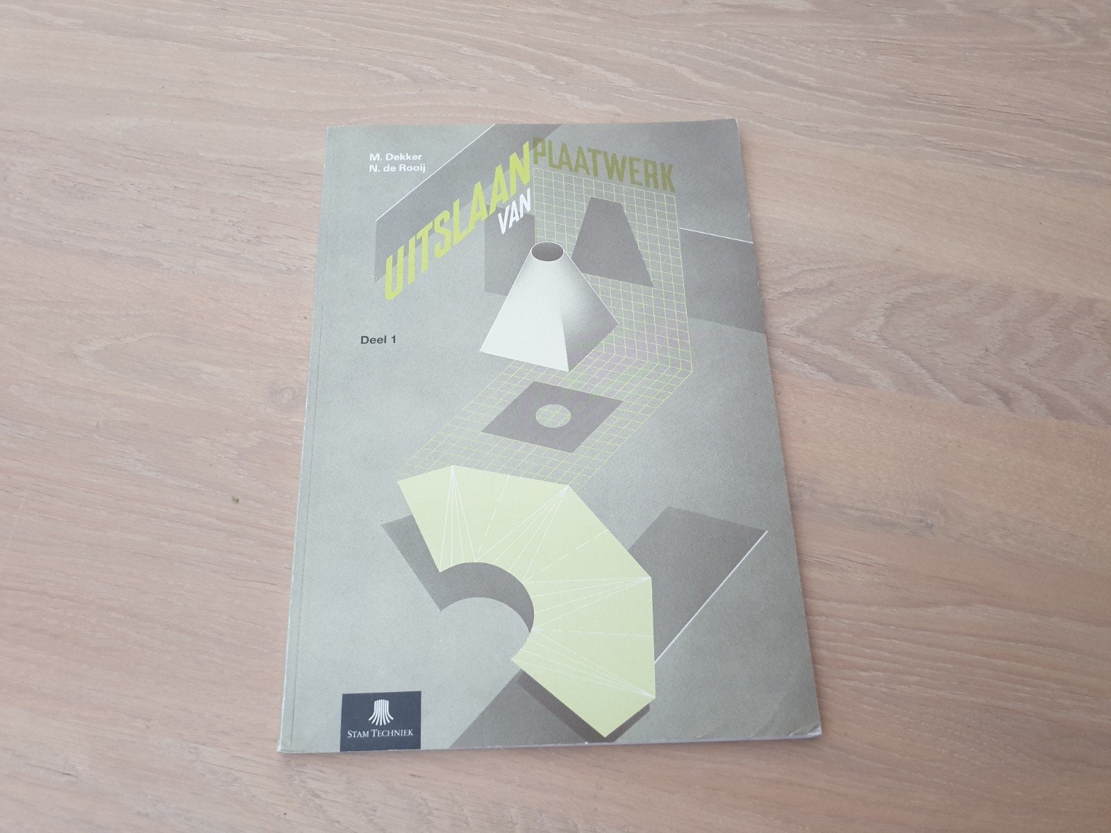 Uitslaan van Plaatwerk Deel 1, Boeken, Techniek, Metaaltechniek, M. Dekker ; N de Rooij, Ophalen of Verzenden, Zo goed als nieuw