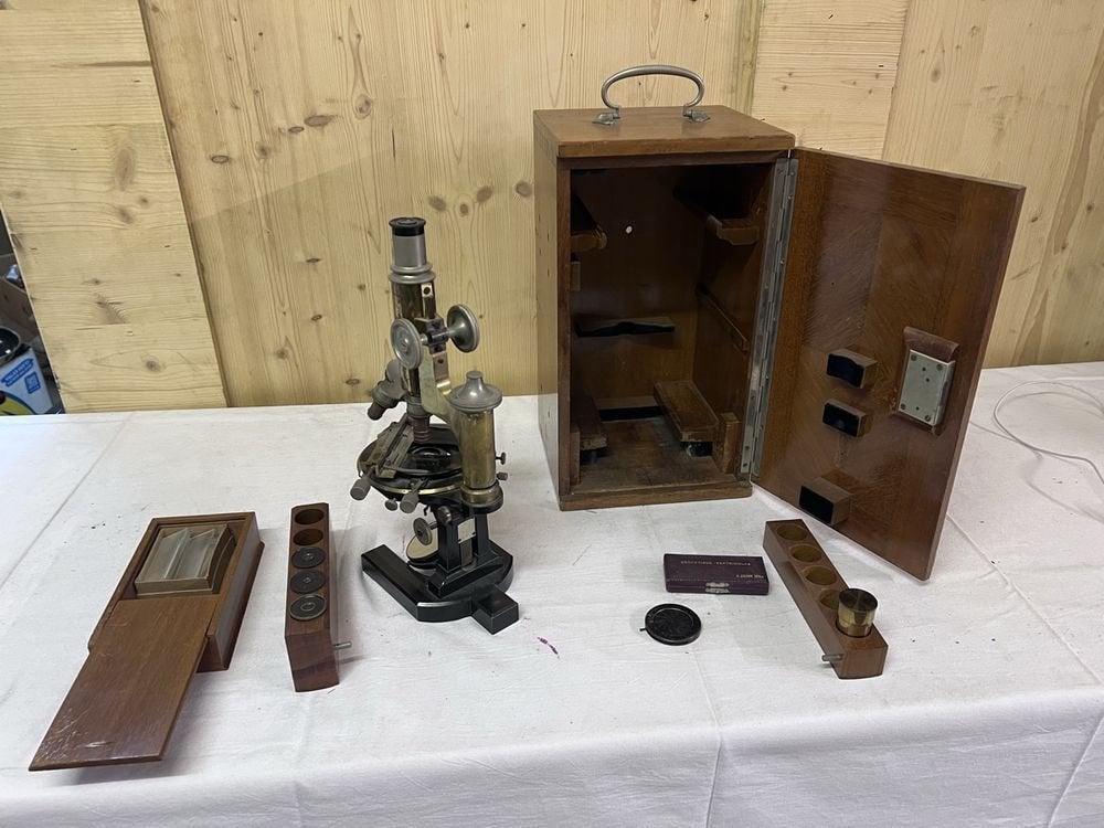 Carl Zeiss Jena microscoop met houten kist en toebehoren., Ophalen of Verzenden, Gebruikt, Minder dan 400x