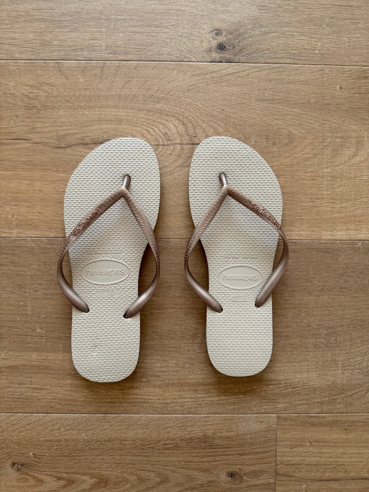 Havaianas Slippers - Nieuw met label - Maat 37/38, Slippers, Beige, Nieuw, Ophalen of Verzenden