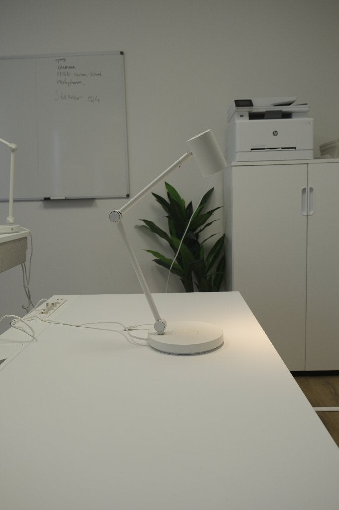 IKEA NYMÅNE bureaulamp wit met draadloze telefoonoplader, Ophalen, Gebruikt, GU10, Wit