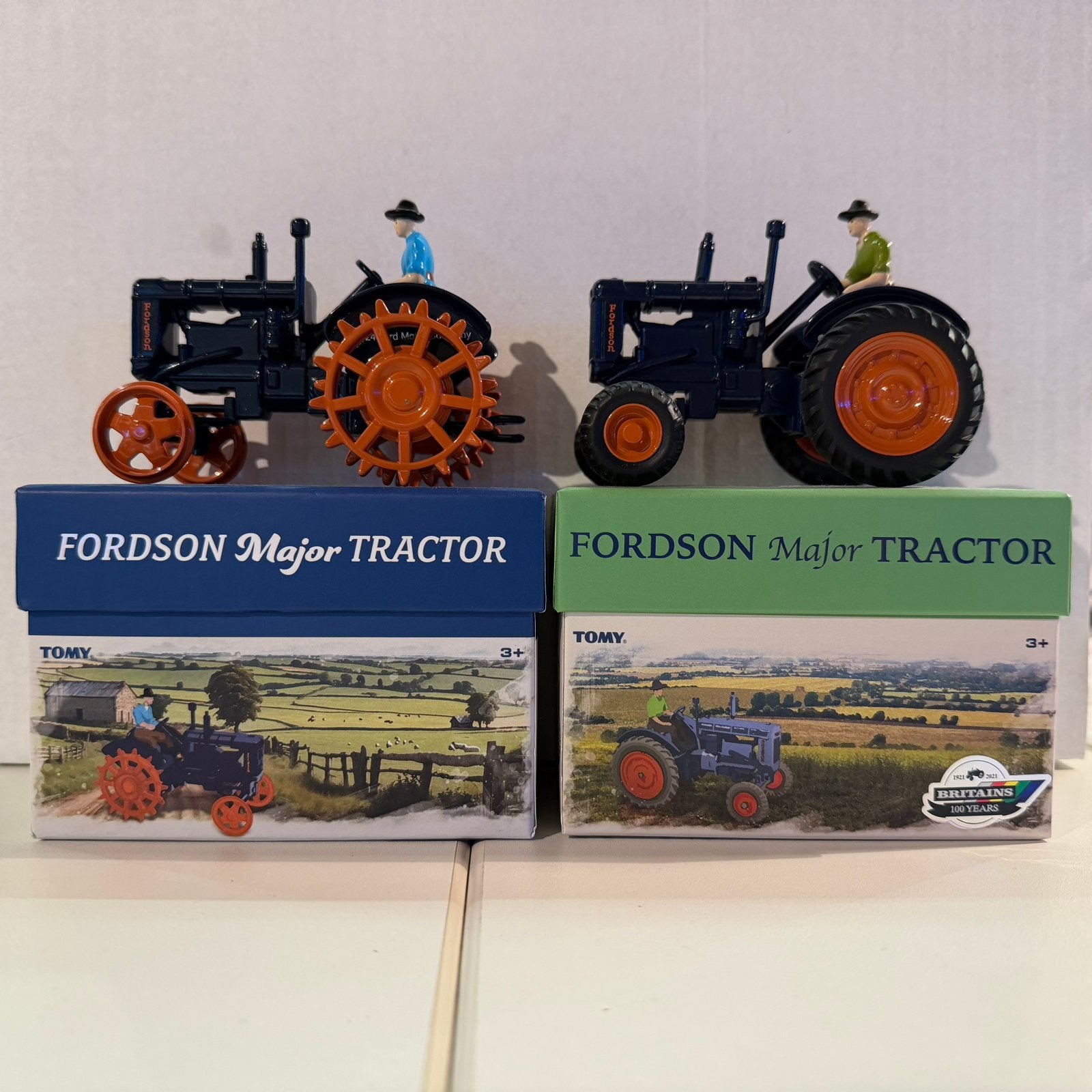 2 x Fordson Major Britains 1:32 limited edition, Ophalen, Zo goed als nieuw, Tractor of Landbouw, Britains