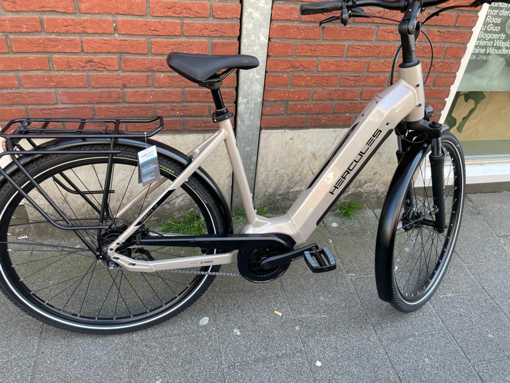 Hercules Robert/a I-F8 E-bike (Bosch & Shimano Nexus 8), Zo goed als nieuw, 51 tot 55 cm, 50 km per accu of meer, Ophalen