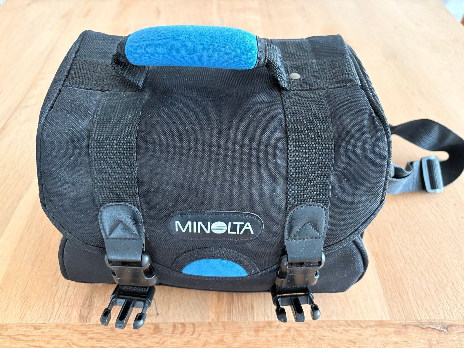 Minolta Dynax 4 Spiegelreflexcamera met 2 lenzen en tas, Audio, Tv en Foto, Fotocamera's Analoog, Ophalen, Gebruikt, Spiegelreflex
