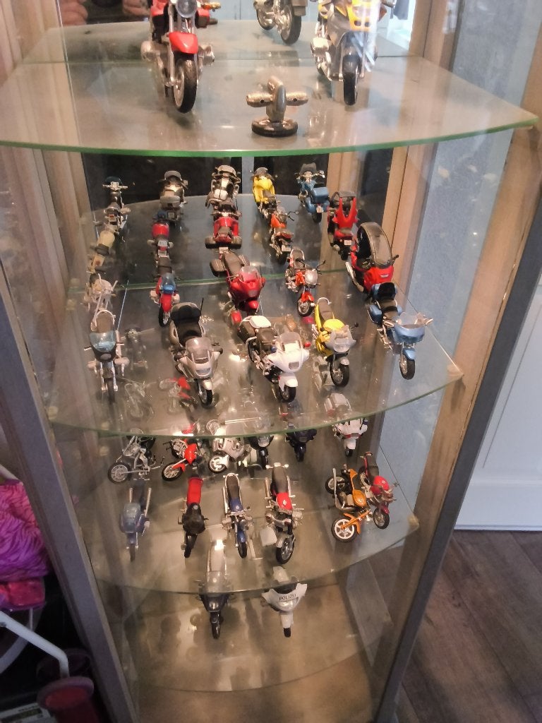 Modelmotoren BMW - Diverse schaalmodellen met vitrinekast, Ophalen, Zo goed als nieuw, Overige typen, Overige merken