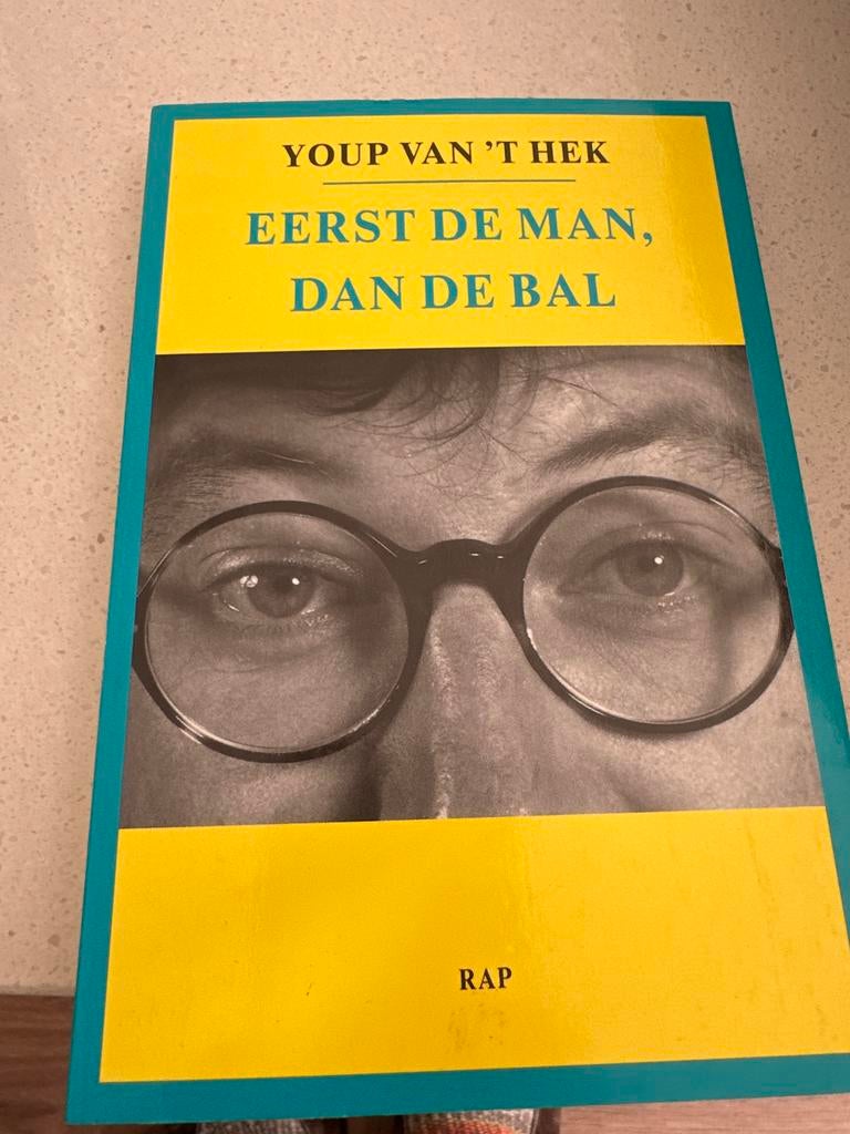 Youp van 't Hek - Eerst de man, dan de bal, Boeken, Ophalen of Verzenden, Gelezen, Verhalen