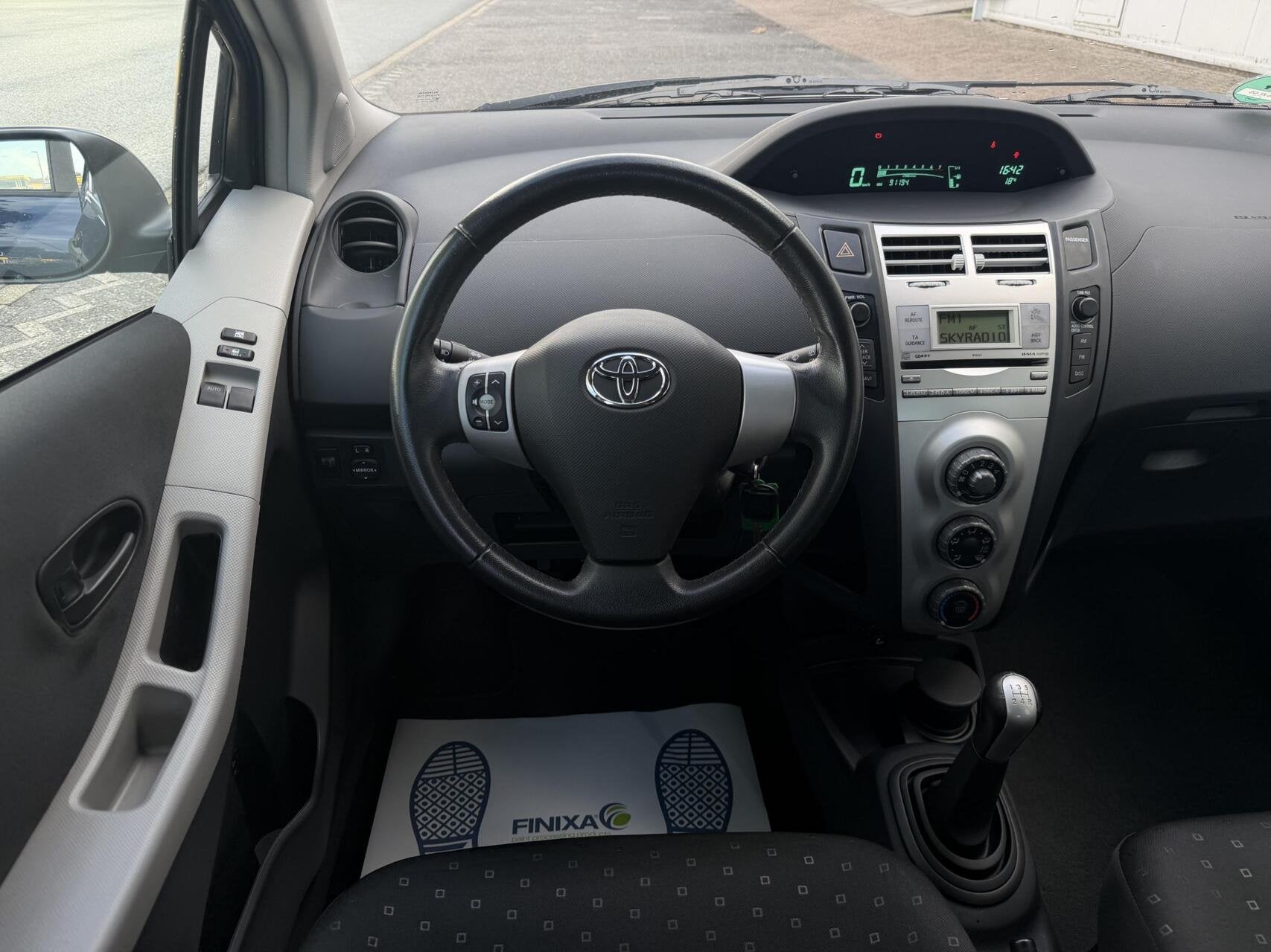 Toyota Yaris 1.0 VVTi Spirit - 5DEURS/1EIGENAAR/NAP, Auto's, Voorwielaandrijving, 750 kg, Blauw, 996 cc