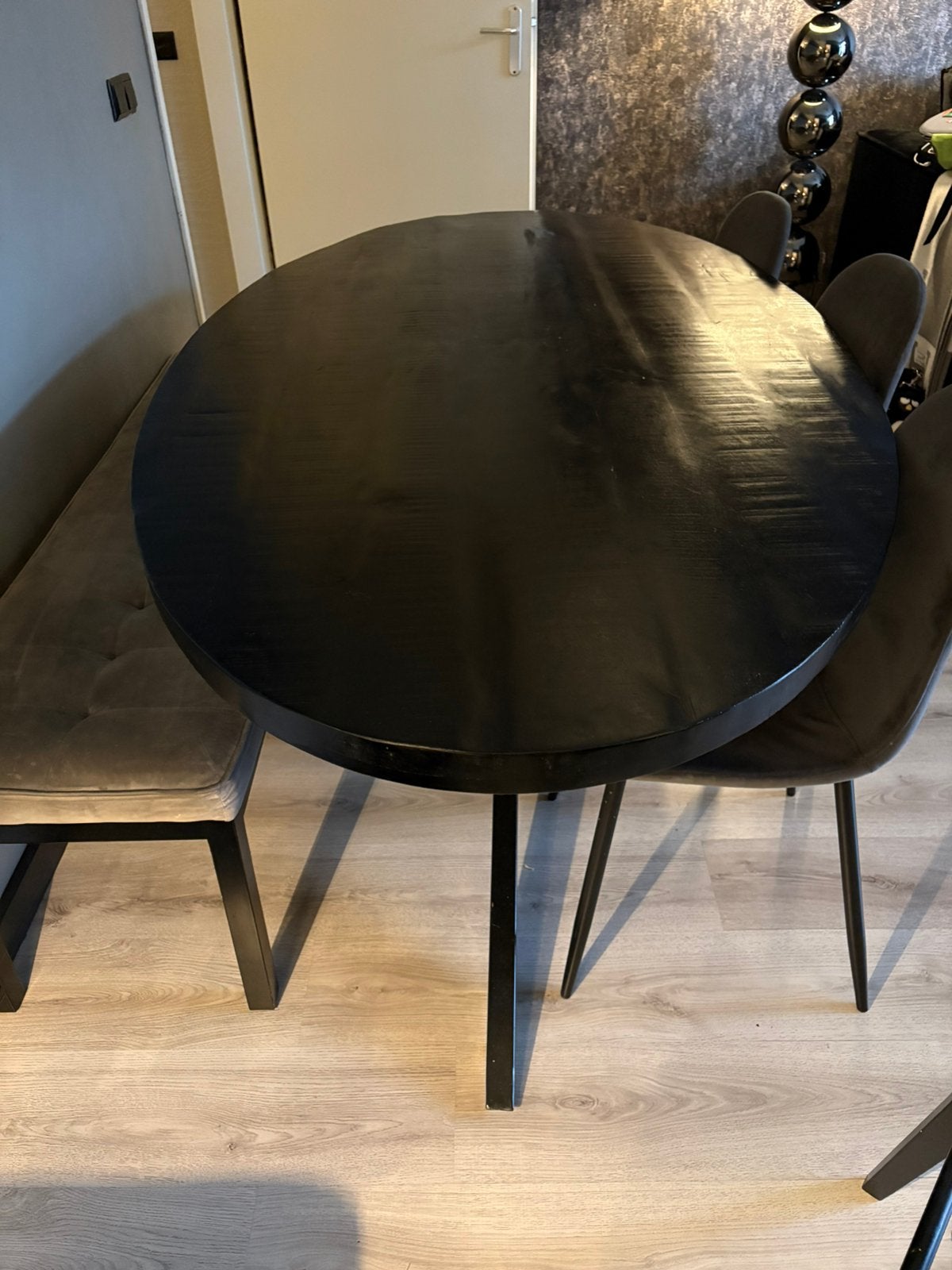 3 stoelen en een eetkamerbankje, Ophalen, Zo goed als nieuw, Rechthoekig, 50 tot 100 cm