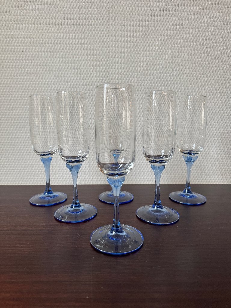 6 Vintage Champagne Glazen op Lichtblauwe Voet Blauwe Flutes, Glas of Glazen, Ophalen of Verzenden, Overige stijlen, Glas