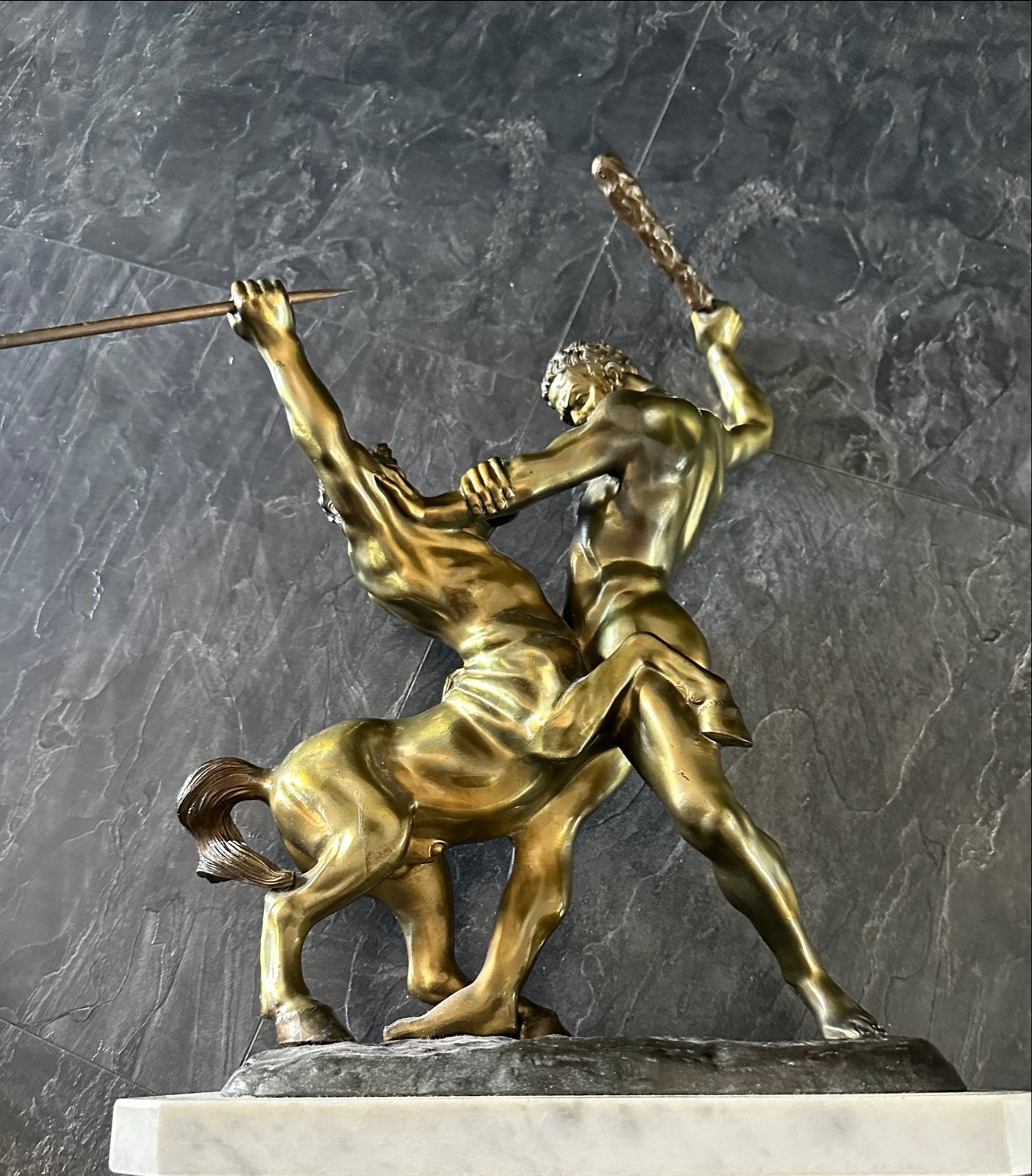 Bronzen beeld op marmeren sokkel - P. Uccello Napoli F. Je L, Ophalen of Verzenden