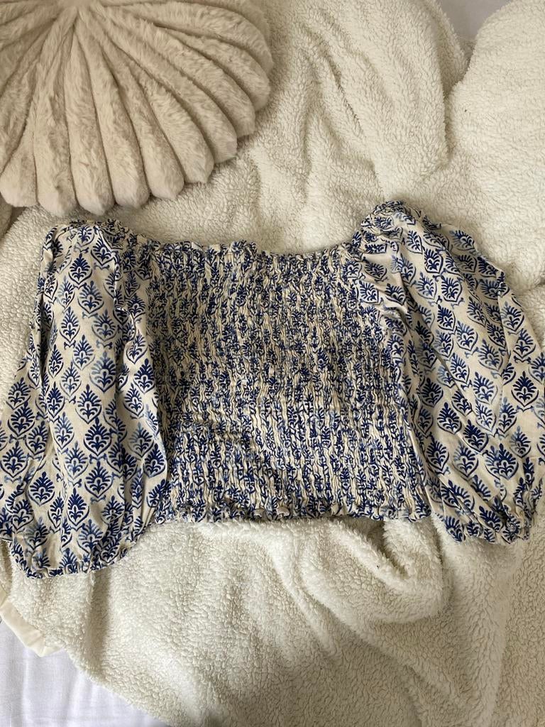 Zara Blauwe en witte shirred crop top met pofmouwen, Blauw, Ophalen of Verzenden, Zo goed als nieuw, Lange mouw