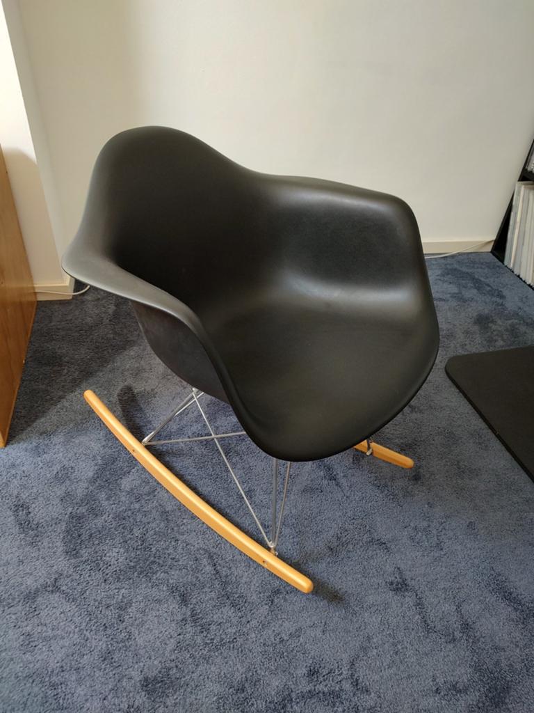 Schommelstoel kuip zwart, Huis en Inrichting, Stoelen, Ophalen, Kunststof, Zwart, Zo goed als nieuw
