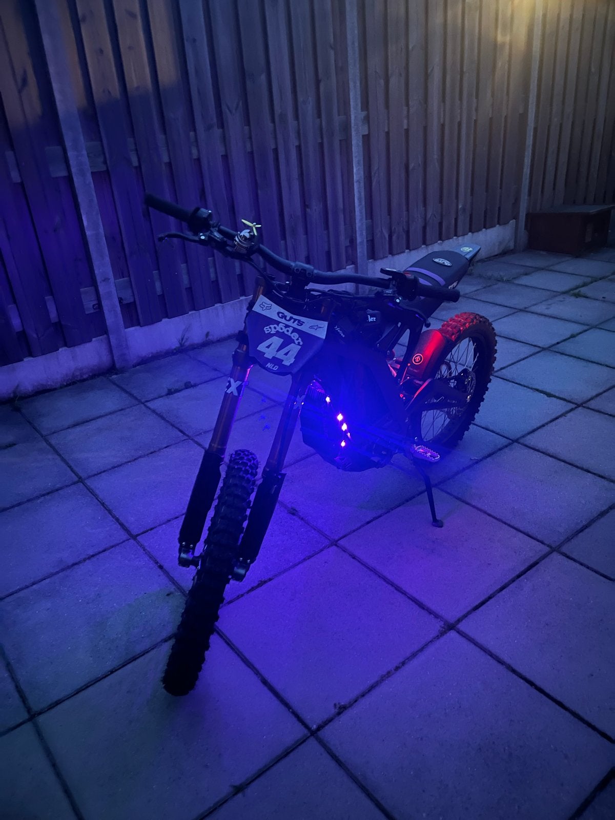 Surron Light Bee X - Elektrische Dirtbike, Ophalen, Gebruikt, Schijfrem, Dirtbike