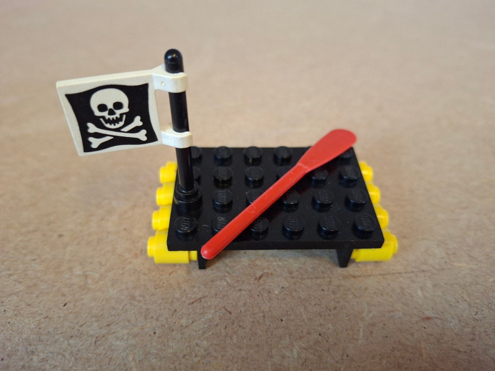 Lego 1733 Shipwrecked Pirate. Jaren 90 Pirates, Kinderen en Baby's, Speelgoed | Duplo en Lego, Compleet, Lego, 33 Bath Road, Slough, UK
