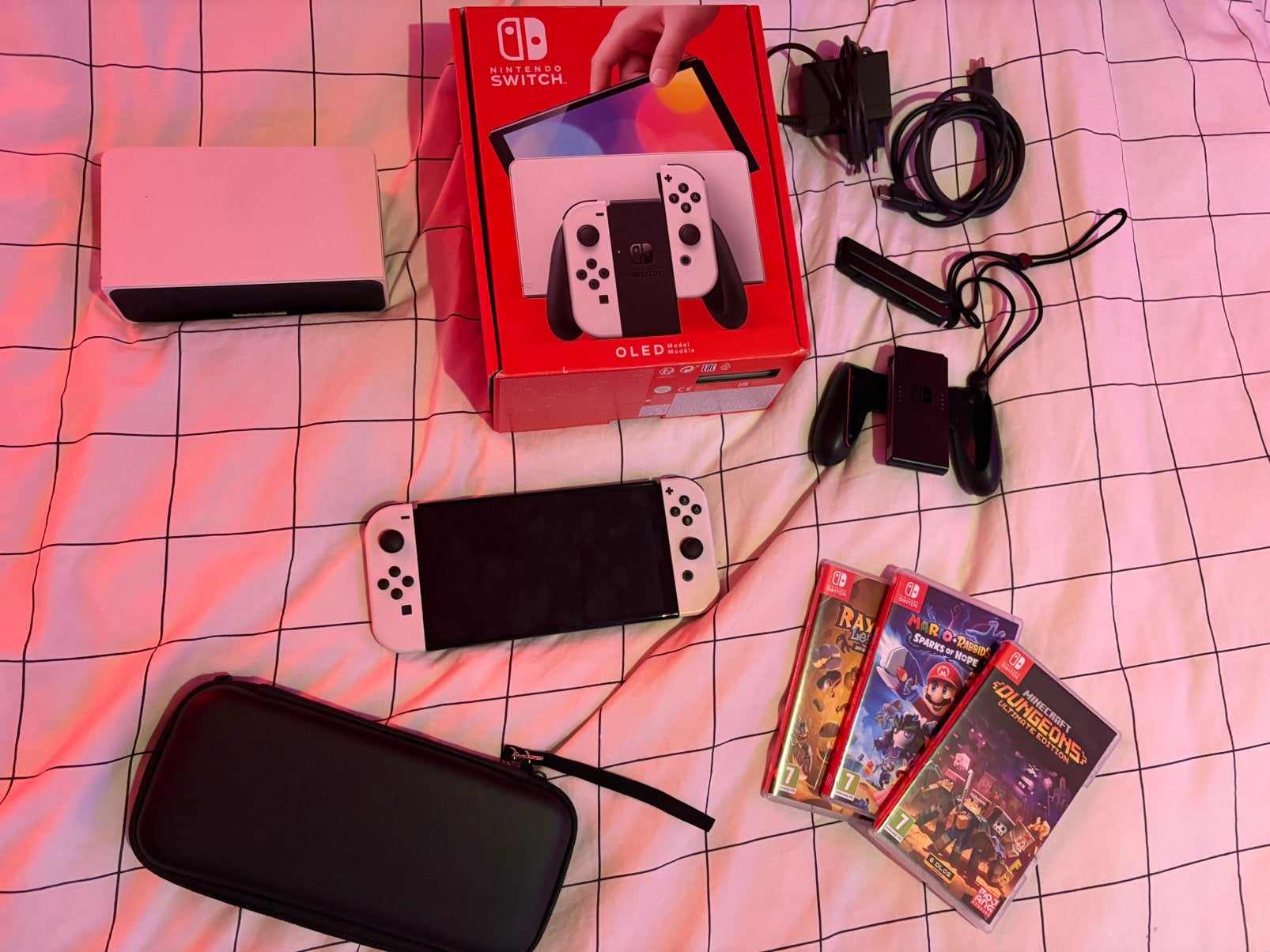 Nintendo Switch Oled, Spelcomputers en Games, Spelcomputers | Nintendo Switch, Gebruikt, Switch OLED, Met 2 controllers, Met games