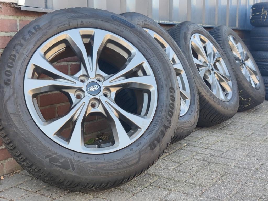18 Inch Originele Ford Kuga ST All Season Set Goodyear TPMS