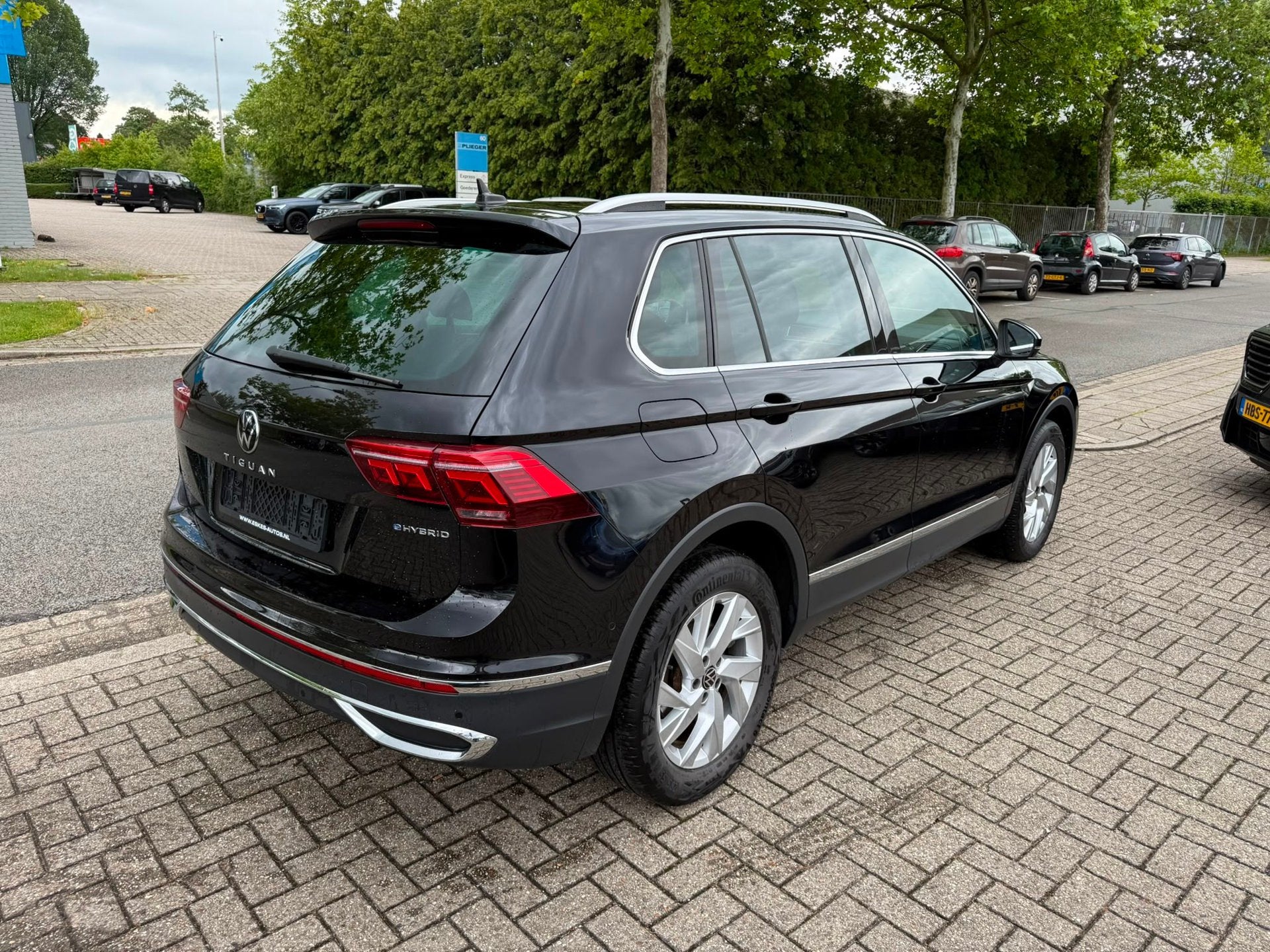 Volkswagen Tiguan 1.4 TSI eHybrid Business+ 245PK Automaat i, 4 cilinders, Alcantara, Zwart, Grijs