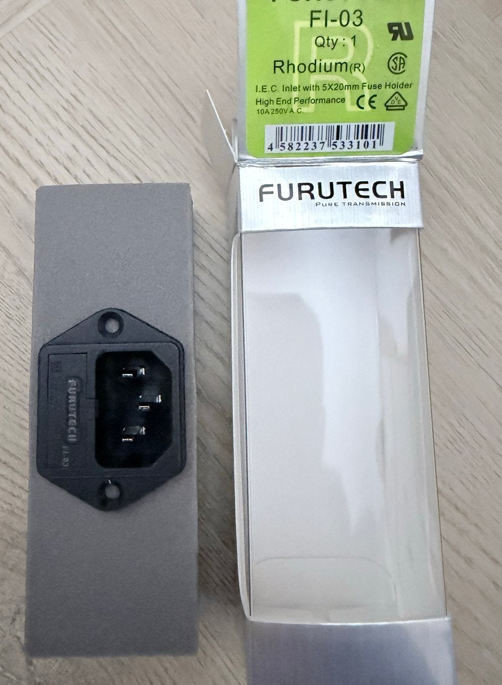 Furutech FI-03 R IEC Inlet - Nieuw (4 stuks beschikbaar), Ophalen of Verzenden, Nieuw, Minder dan 2 meter, Overige kabels