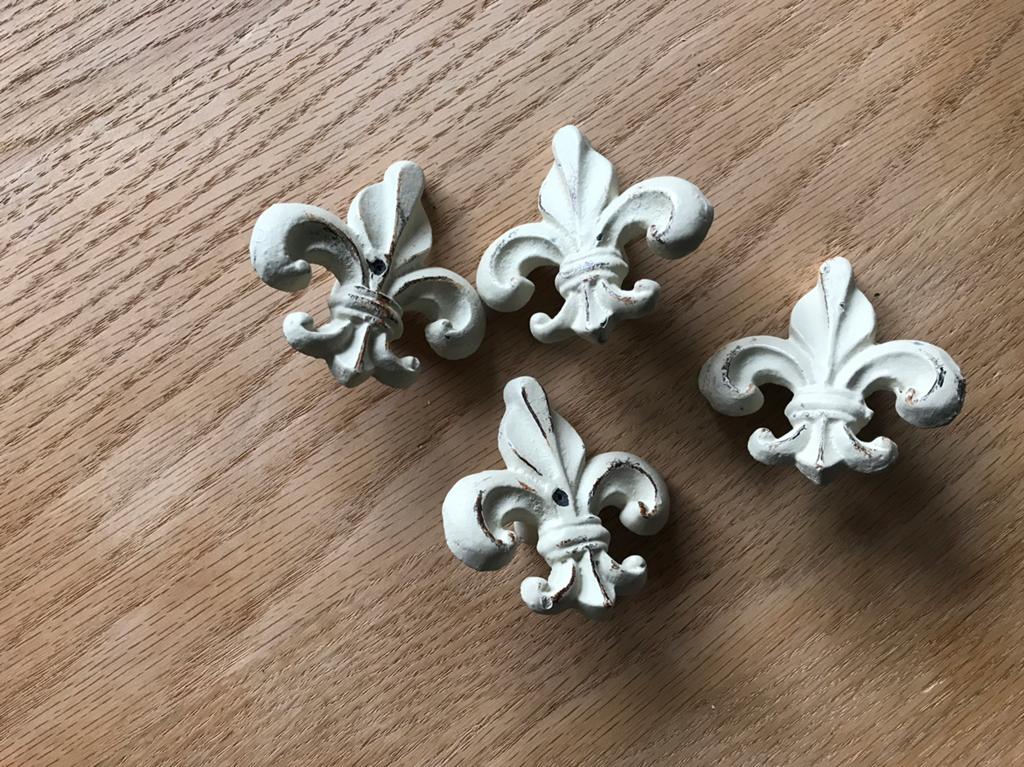 4x Brocante Fleur de Lis Knoppen - Wit/Crème, Ophalen of Verzenden, Metaal, Wit, Gebruikt
