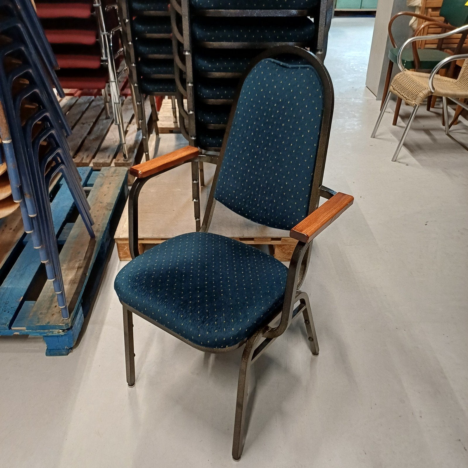 20 x stapelstoelen stackchairs + armleuningen partij stoelen, Huis en Inrichting, Stoelen, Ophalen