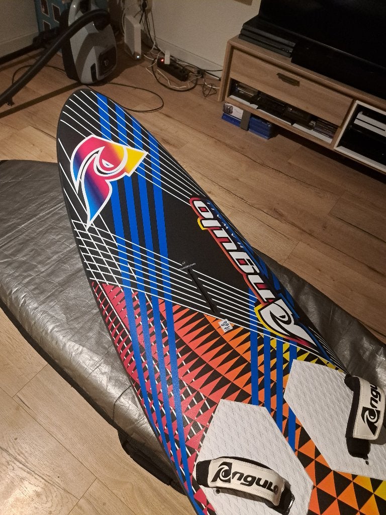 Diverse nieuwe full carbon boards Mistral, F2, Angulo, Watersport en Boten, Ophalen, Minder dan 250 cm, Nieuw, Plank