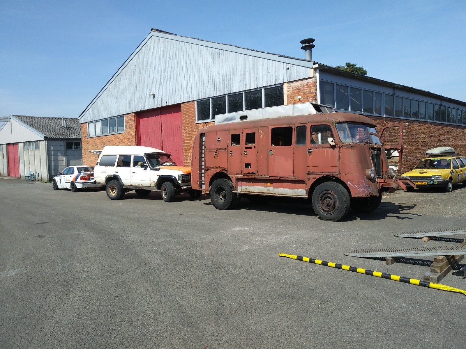 Oude brandweer auto uit 1955, Buscamper of Camperbus, Particulier, Benzine
