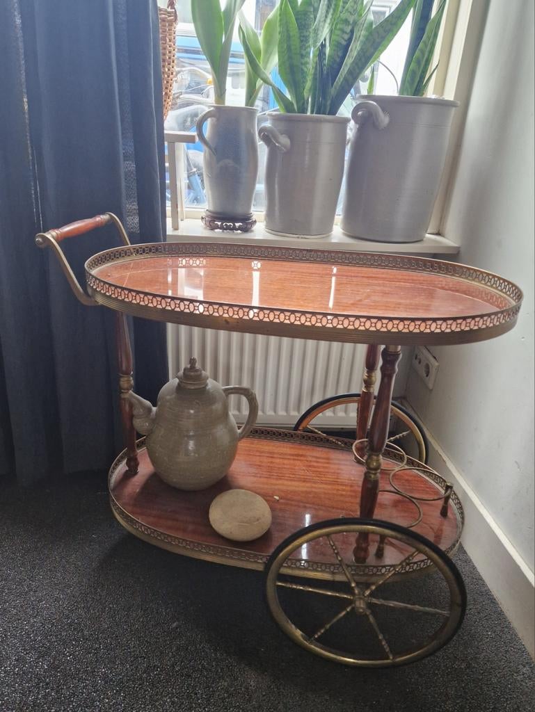 Vintage serveerwagen met lichte schade, Ophalen