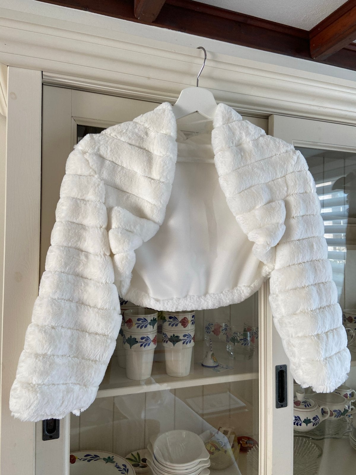 Witte bontjasje maat 36 voor bruid - Nooit gedragen, Kleding | Dames, Overige typen, Wit, Nieuw, Ophalen of Verzenden