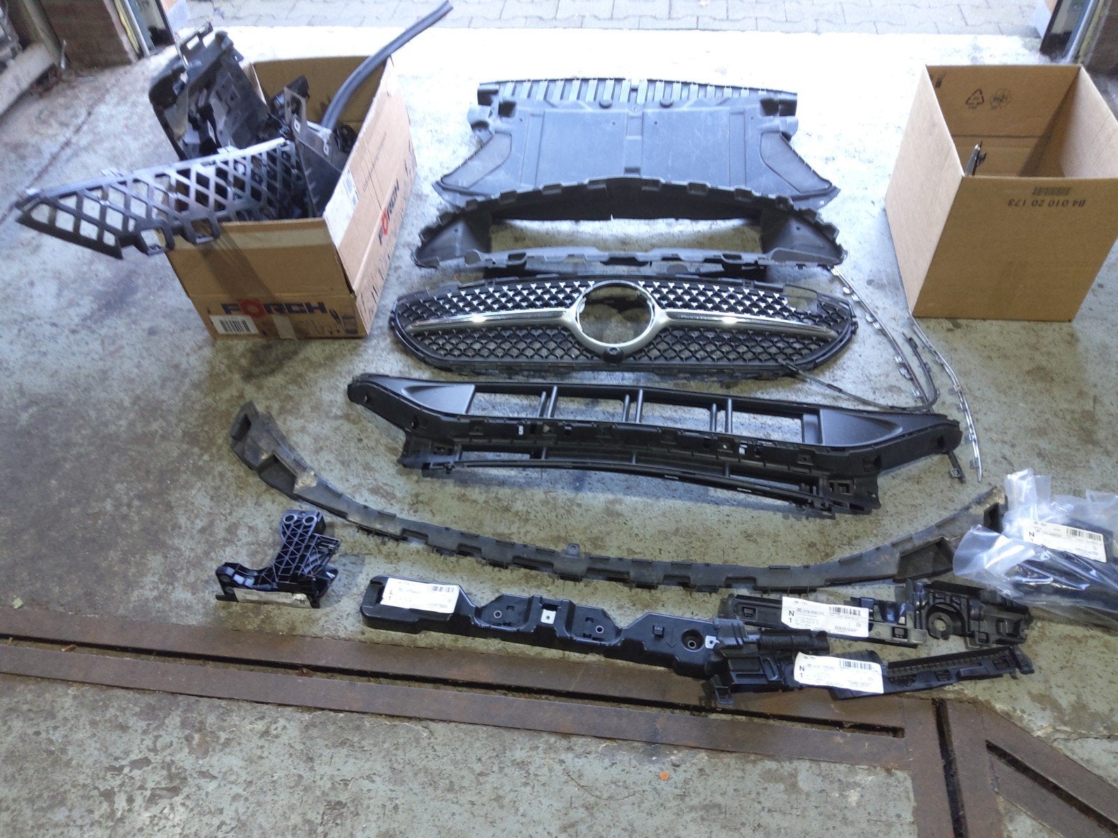 Voorbumper binnenwerk mercedes w206amg, Ophalen of Verzenden, Nieuw, Bumper