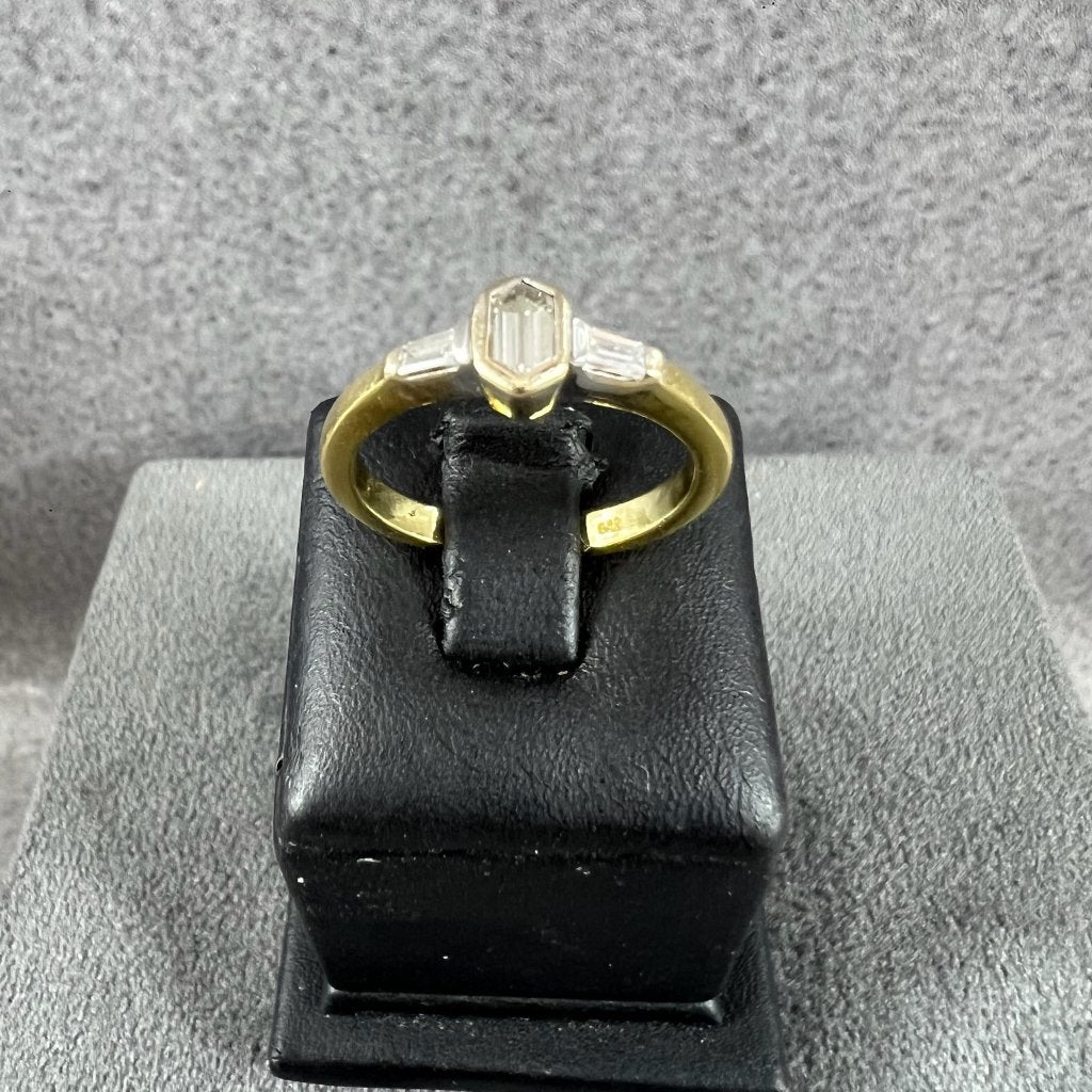 Gouden Ring | 18k* | 3,47g | baquette geslepen diamant | 3
