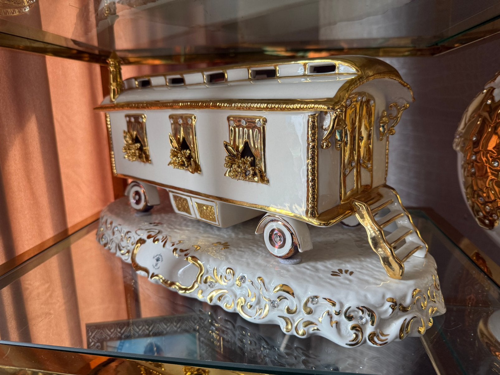 Capodimonte.  Wagentje. Met verlichting.   Kroon., Ophalen of Verzenden