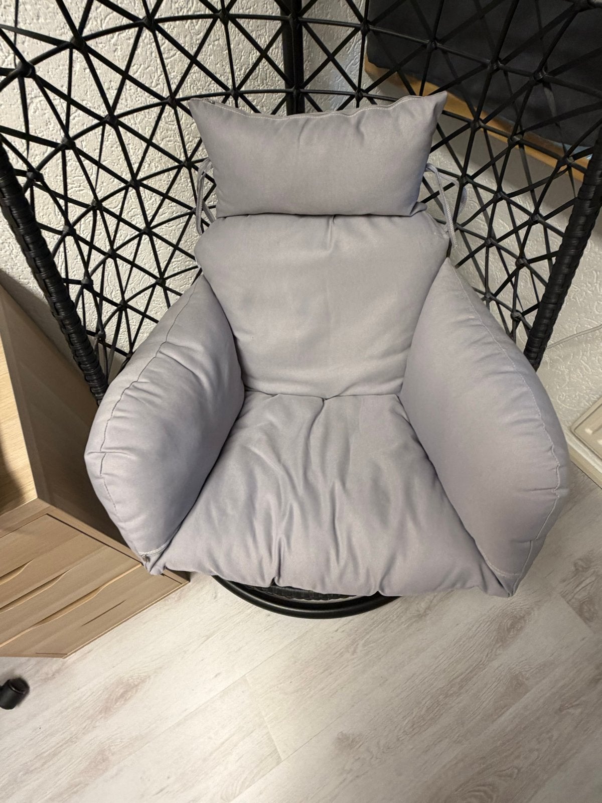 Comfortabele hangstoel met standaard en kussen, Ophalen, Gebruikt, Metaal, Eén