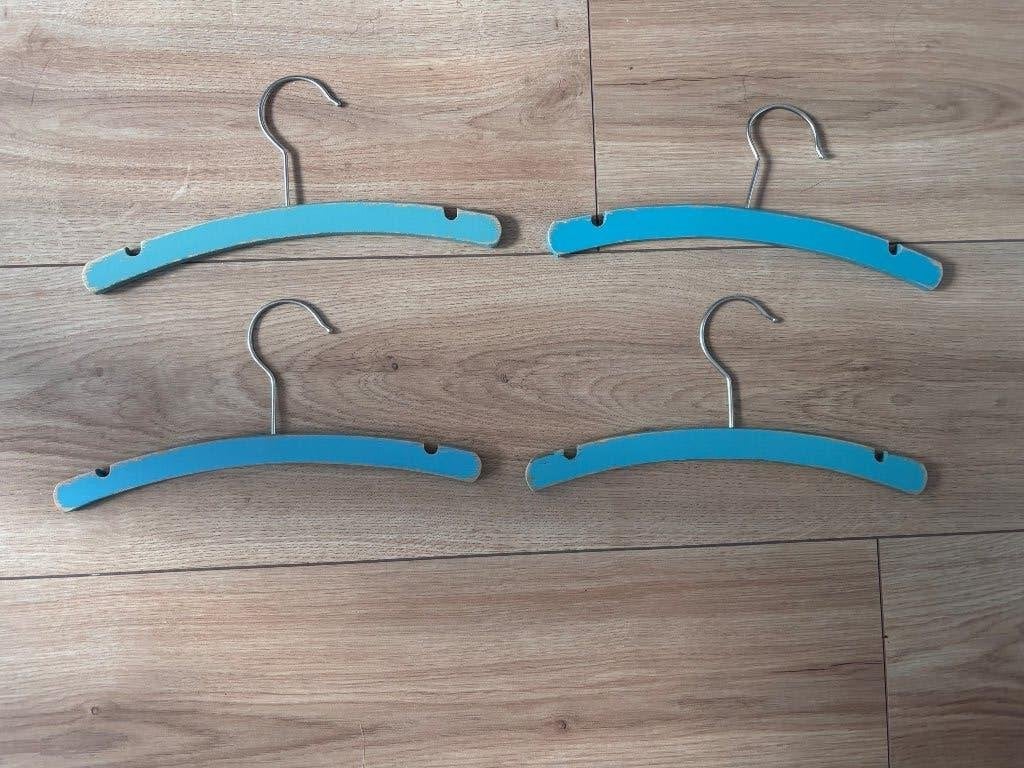 17 gebruikte baby/ kinder kledinghangers, Ophalen of Verzenden, Gebruikt, Hema
