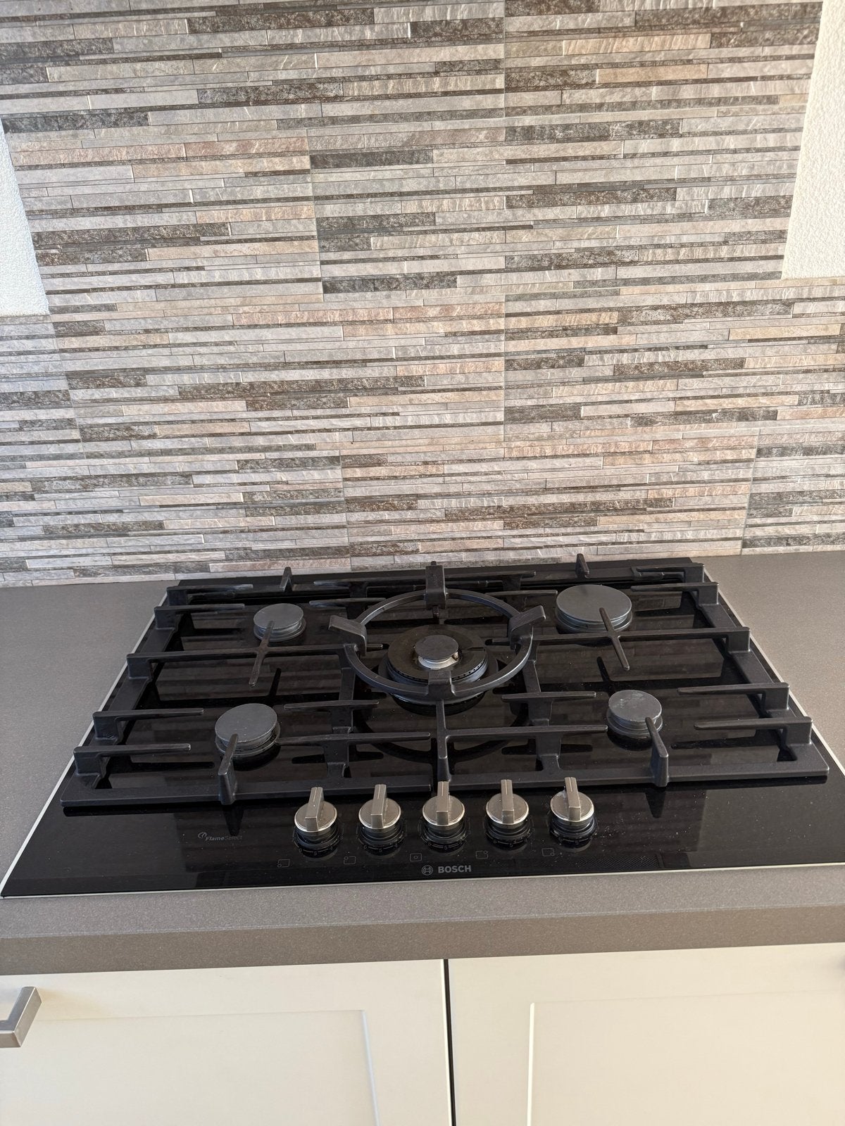 Foto 23 van Moderne witte keuken met Bosch apparatuur