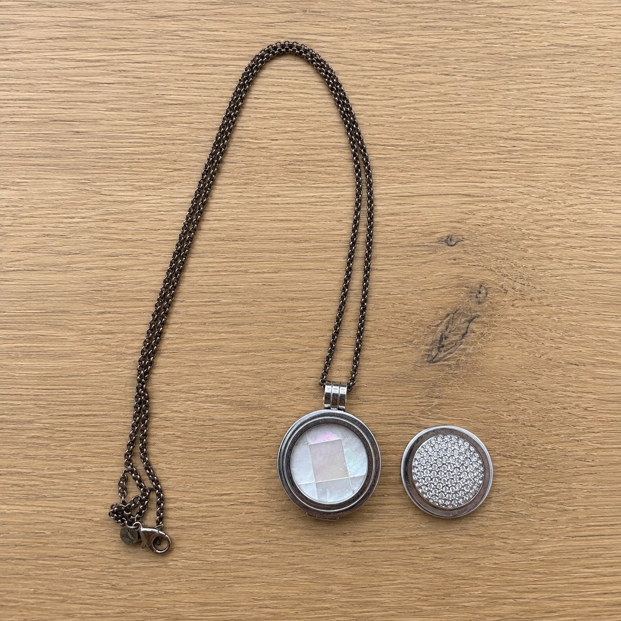 Zilverkleurige mi moneda ketting met verwisselbare hangers, Sieraden, Tassen en Uiterlijk, Gebruikt, Ophalen of Verzenden, Zilver