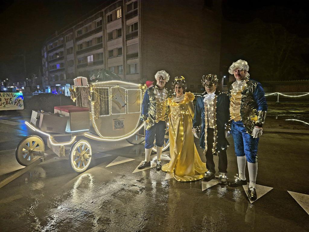 Verlichte sprookjeskoets met kledij Beauty &The Beast, Ophalen