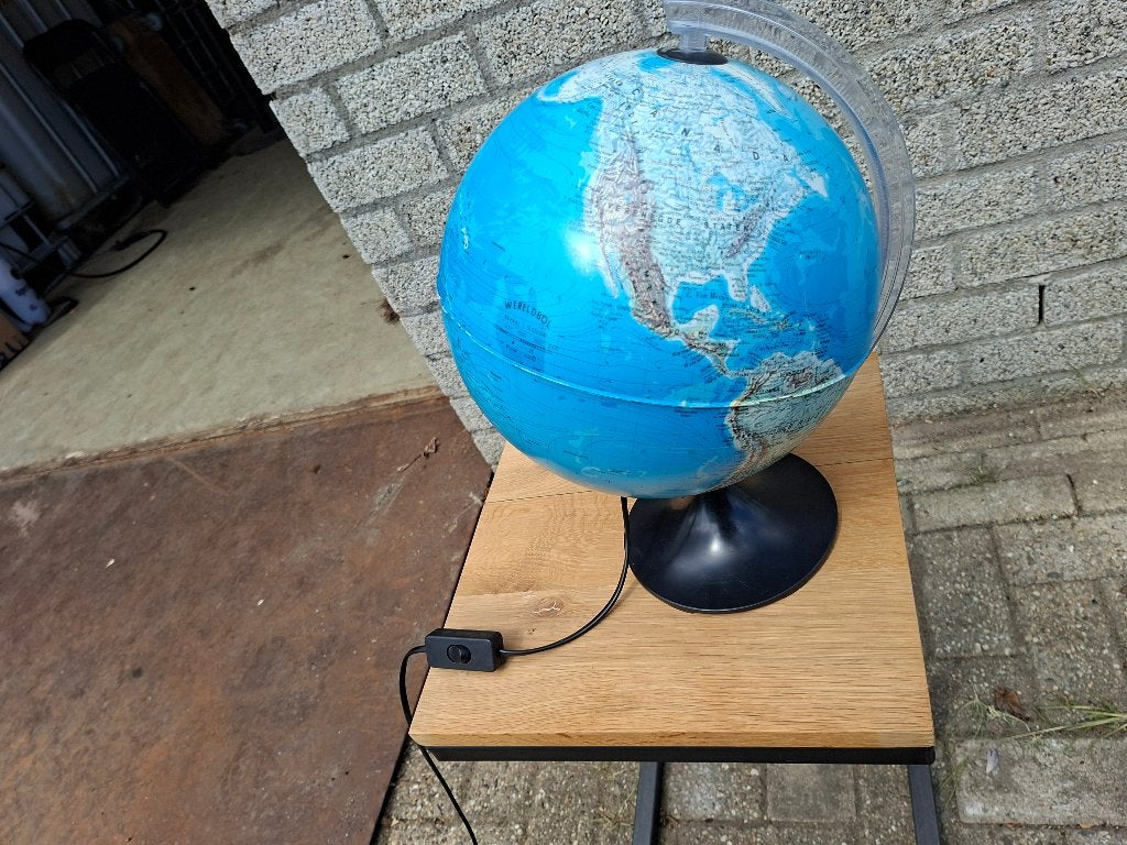 wereldbol blauw met antraciet voet en verlichting, Ophalen of Verzenden, Verlicht, Zo goed als nieuw