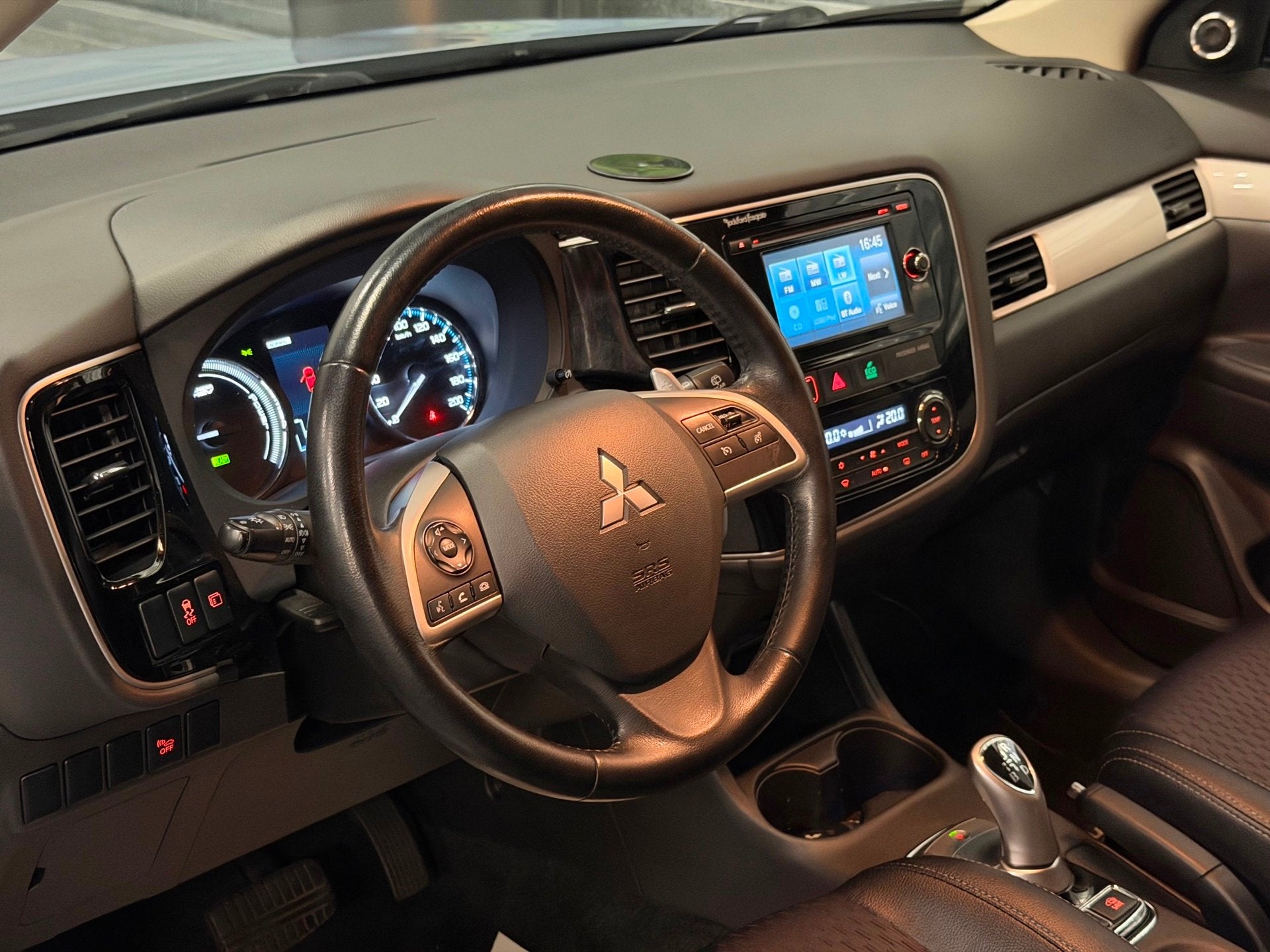 Mitsubishi Outlander 2.0 PHEV instyle+ XENON/NAVI/KEYLESS/CA, Zwart, 4 cilinders, Blauw, Leder en Stof
