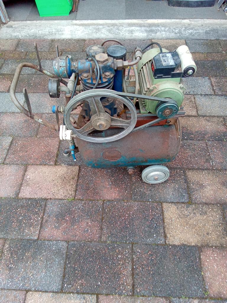 Schuur vondst oude compressor 220 v, Ophalen, Gebruikt