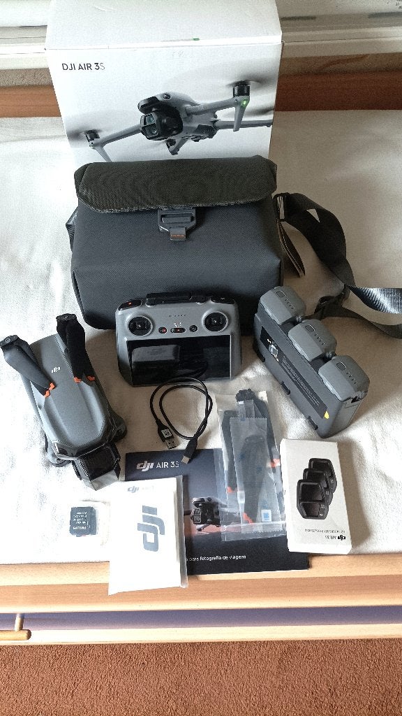 DJI Air 3 S Fly More Met Smart Controller, Top Staat, 995€, Cameradrone, Ophalen of Verzenden, Zo goed als nieuw, DJI