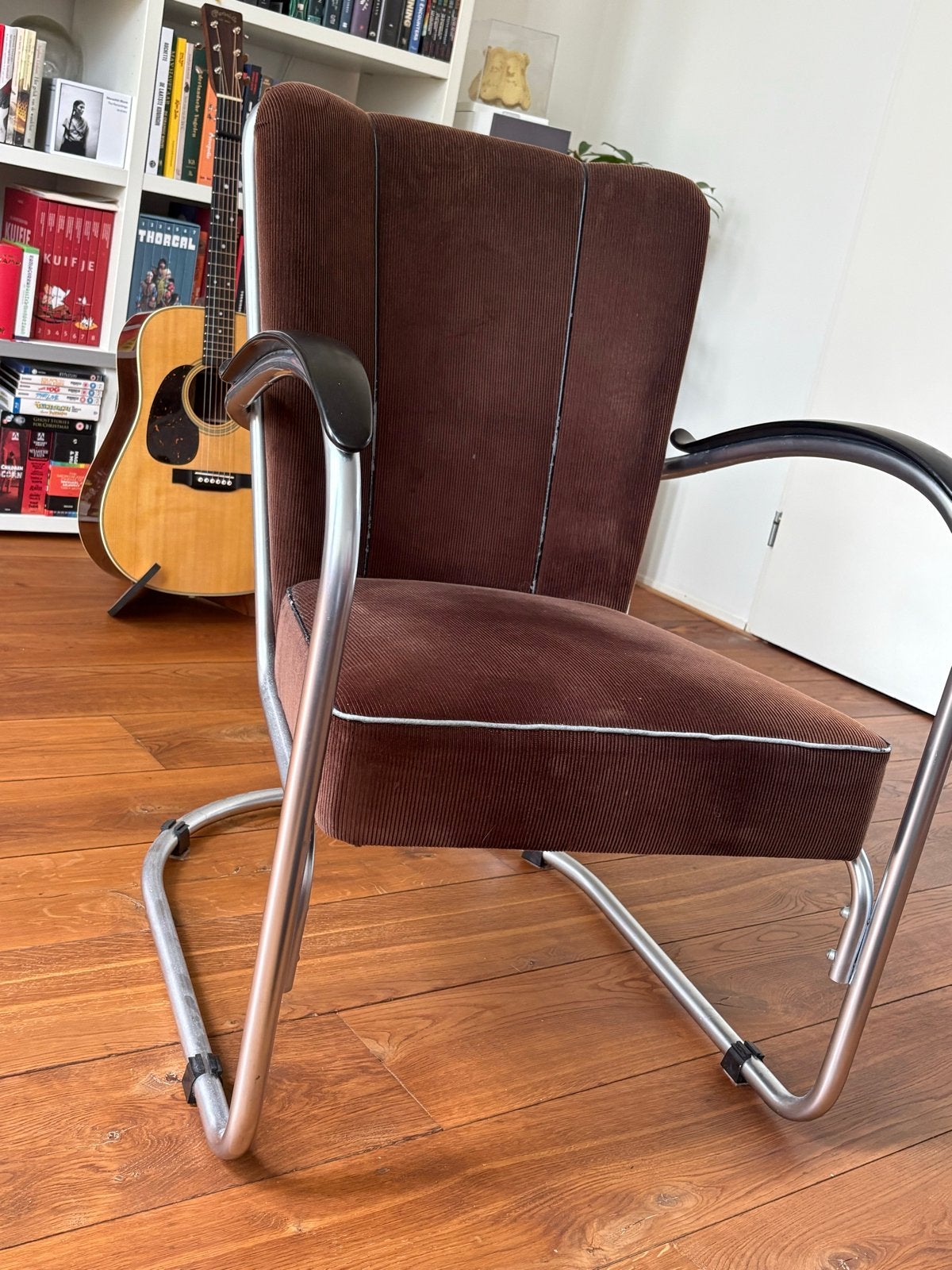 Vintage fauteuil met buisframe en ribfluweel, Ophalen