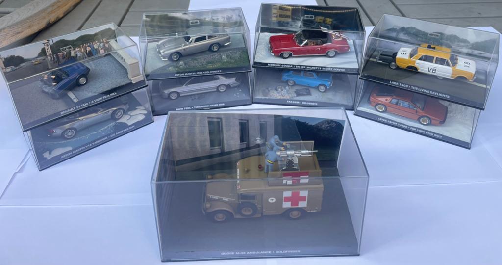 private collection of 9 James Bond 1:43 scale diecast cars, Overige merken, Auto, Groter dan 1:32, Ophalen of Verzenden