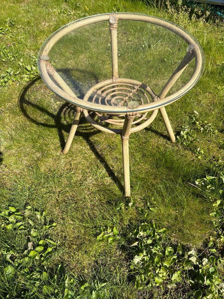 Rotan bijzettafel met glazen blad, Ophalen, Minder dan 45 cm, Minder dan 55 cm, Gebruikt