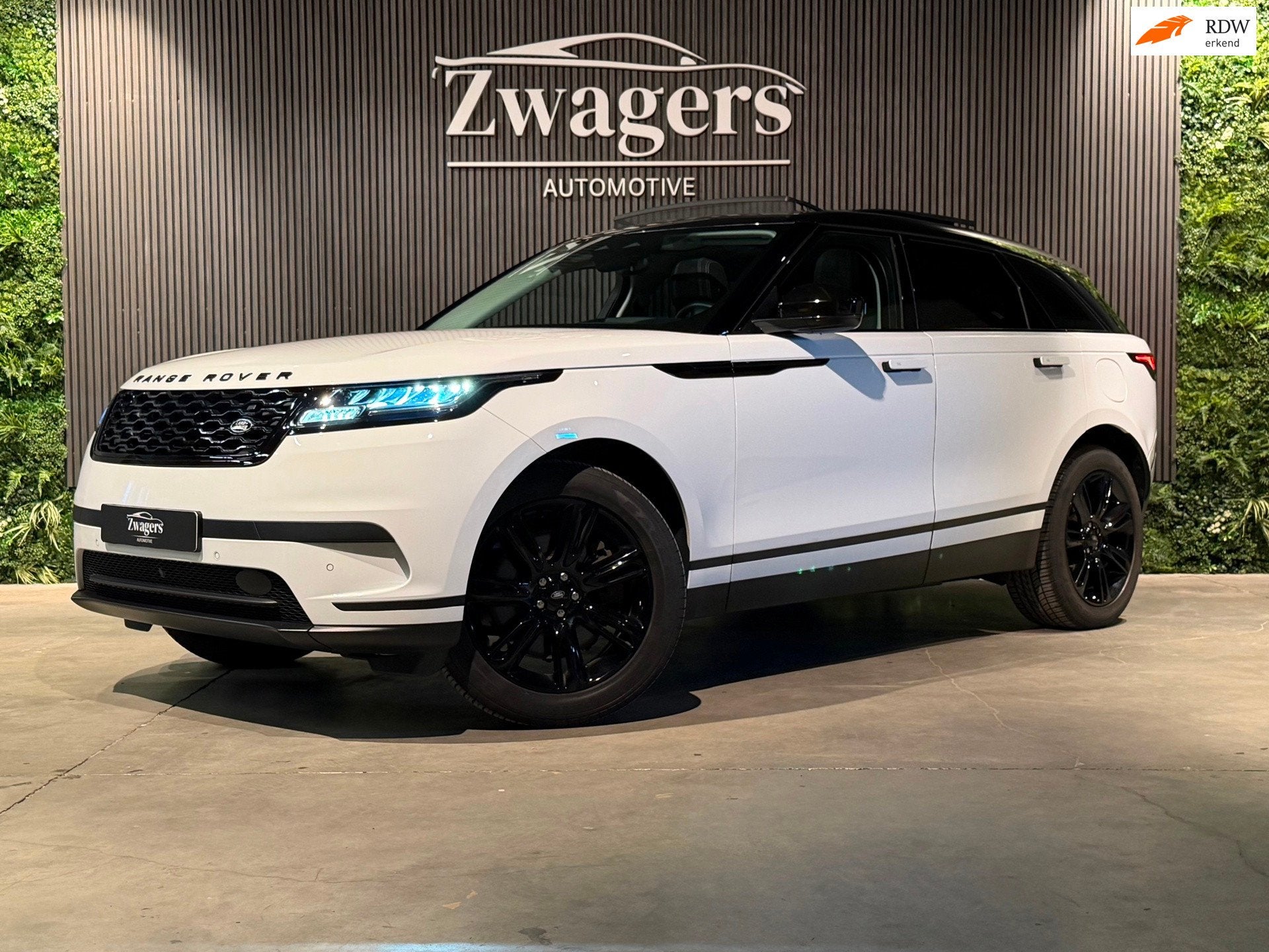 Land Rover RANGE ROVER VELAR 2.0 P400e S | Pano | Garantie, Auto's, Automaat, Dealer onderhouden, 2174 kg, Gebruikt