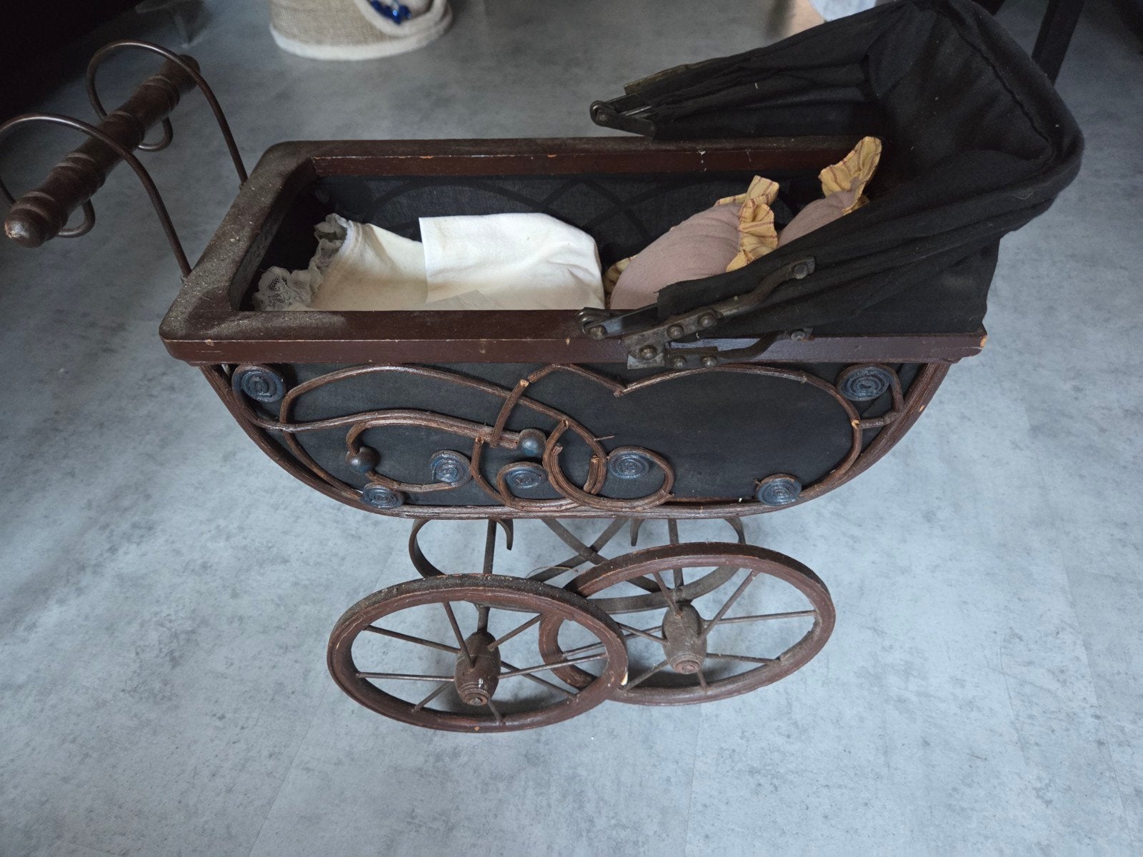 Antieke poppenwagen - Vintage decoratie, Ophalen of Verzenden, Gebruikt, Overige typen