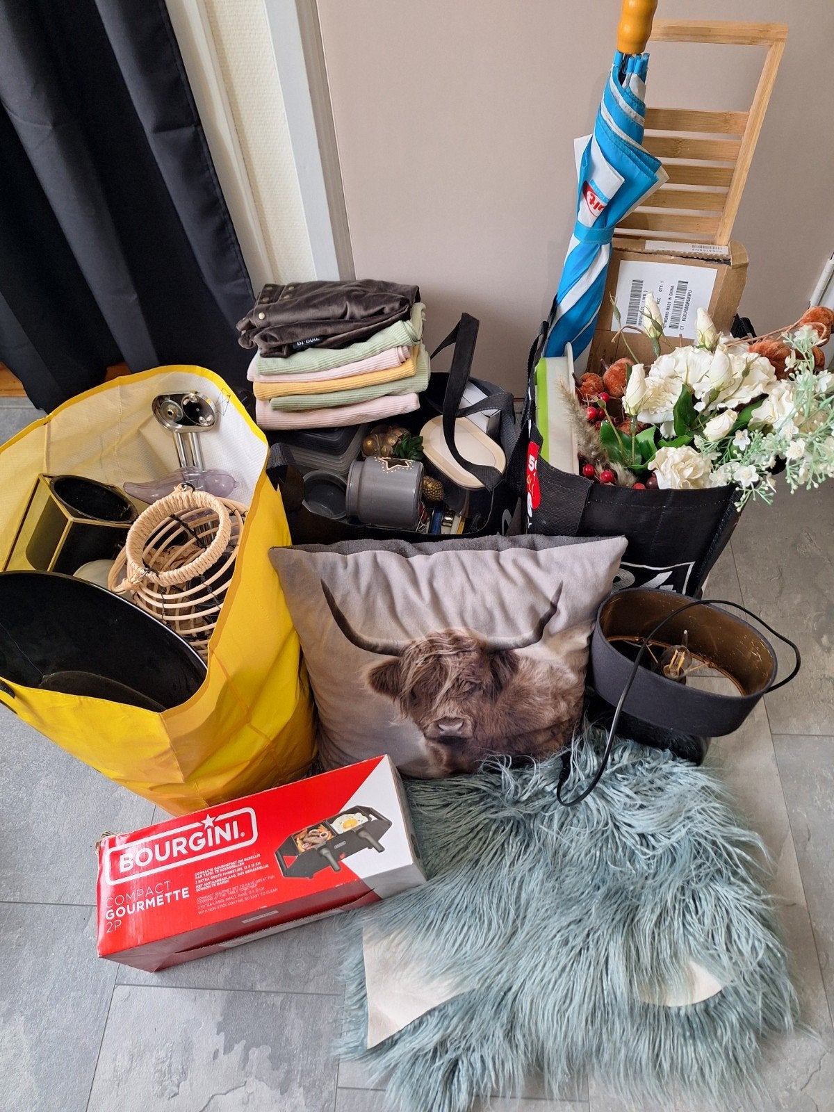 Partij decoratie/ rommelmarktspullen, Ophalen