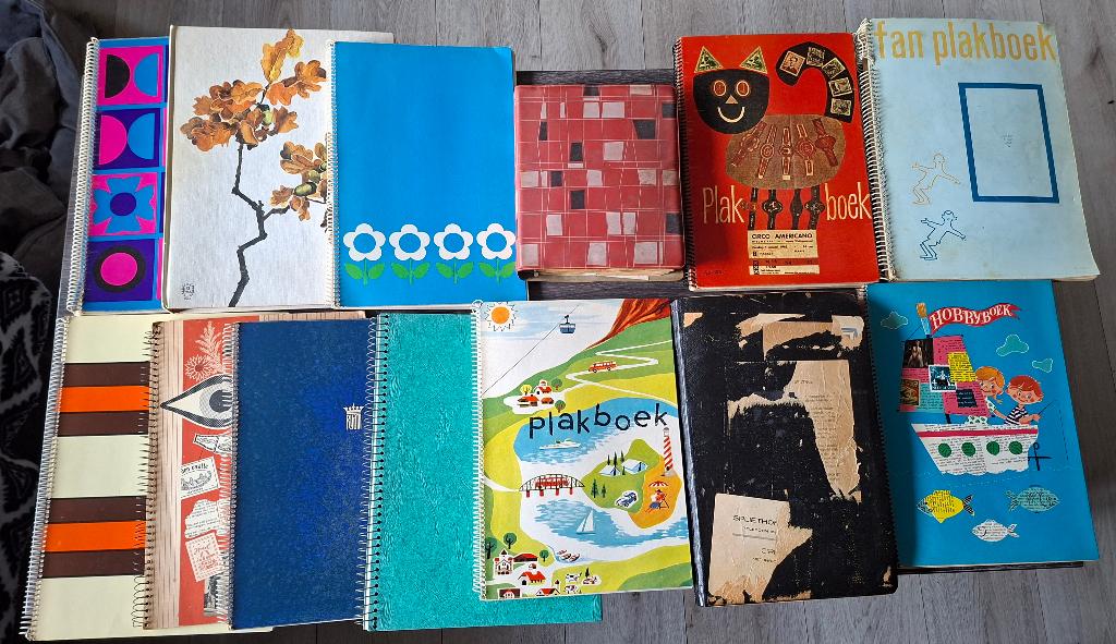 13 plakboeken met sigarenbandjes en losse blikken, Ophalen, Gebruikt