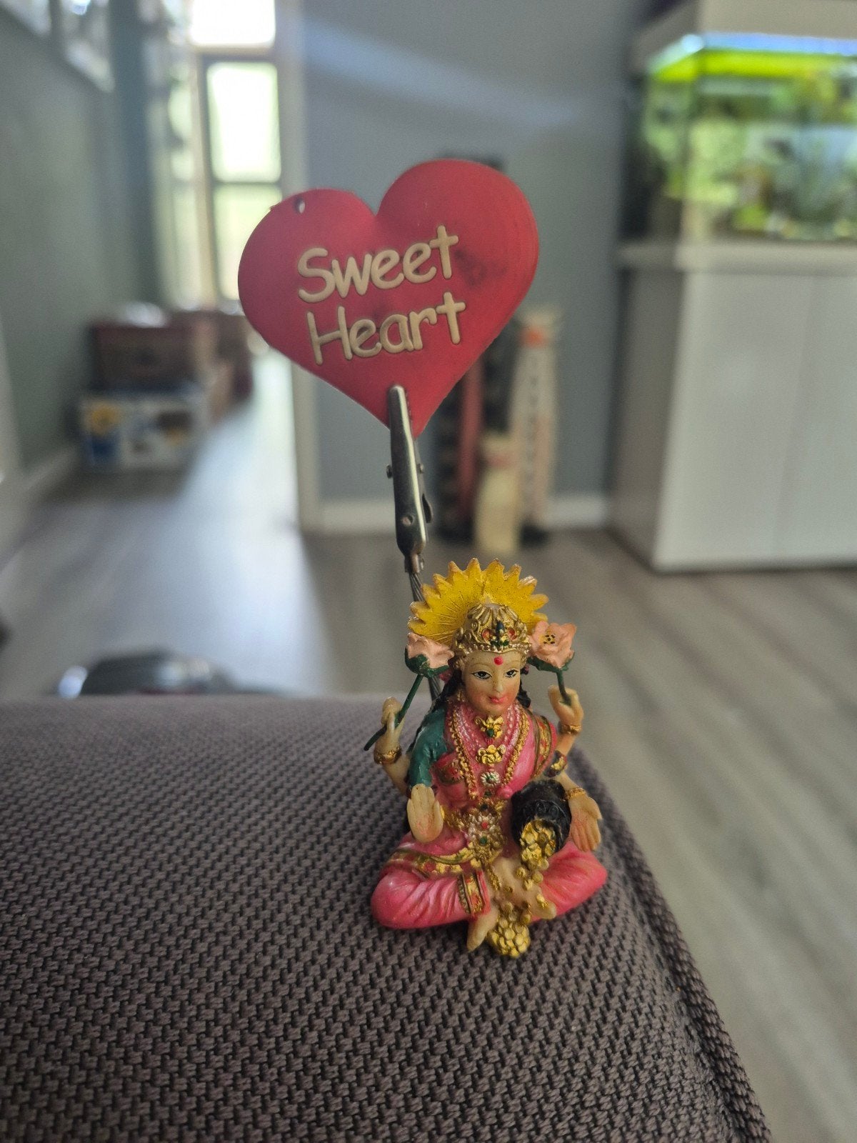 Lakshmi beeldje met 'Sweet Heart' clip, Gebruikt, Meerkleurig, Kunststof, Ophalen of Verzenden