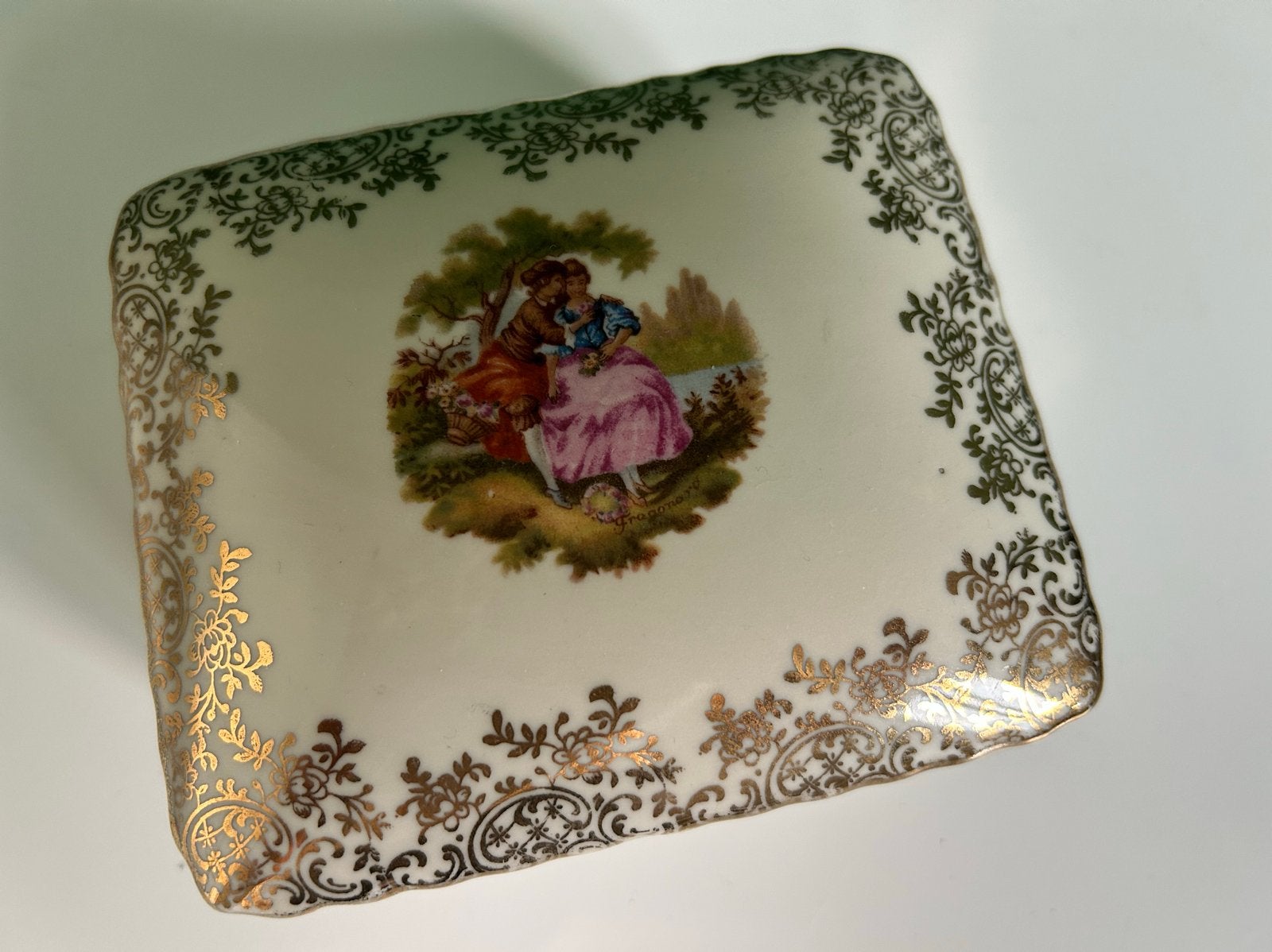 Foto 5 van Vintage Porseleinen Juwelendoosje met Romantische Scène