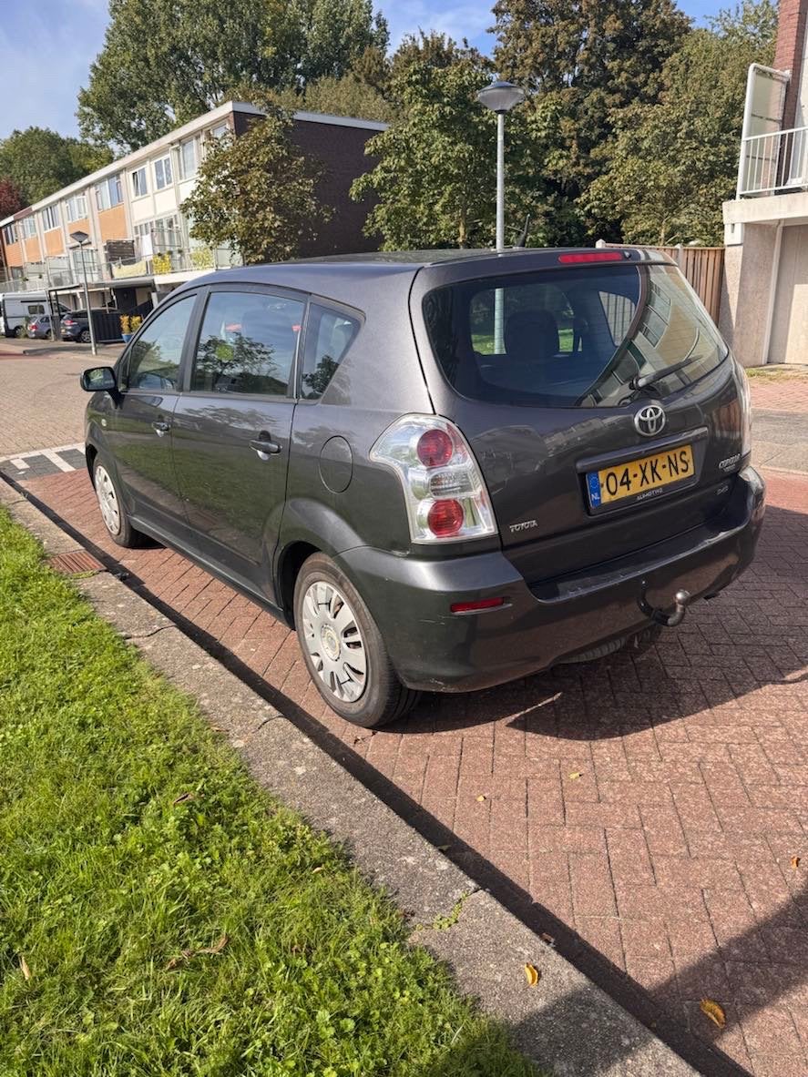 Foto 8 van Toyota Corolla Verso 2.2 D4d-f 5P 2007 Grijs