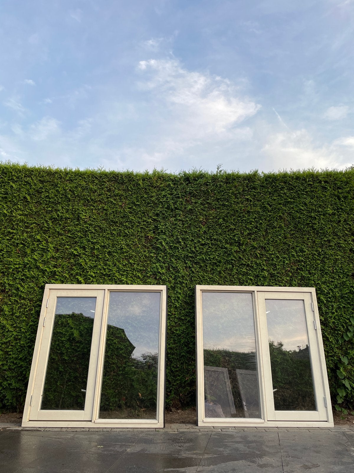 Twee Raamkozijnen met openslaande deur en dubbelglas., 75 tot 150 cm, Raamkozijn, Ophalen of Verzenden, Zo goed als nieuw